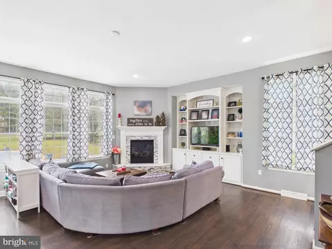 Living - 119 Saybrooke Dr, Lititz, PA 17543 photo 3 of 4