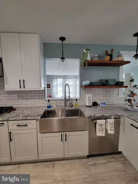 Kitchen - 119 Saybrooke Dr, Lititz, PA 17543 photo 4 of 4