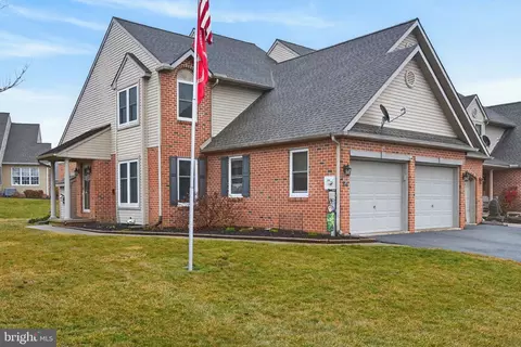 24 Spring Hill Ln, Mountville, PA 17554