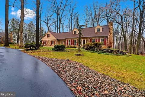 121 Angela Dr, New Holland, PA 17557