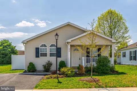 426 Eastwood Ln, Lancaster, PA 17601