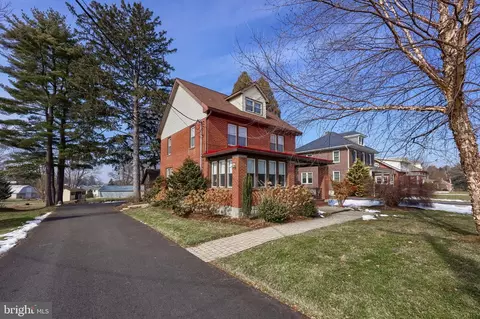 32 Greenfield Rd, Lancaster, PA 17602