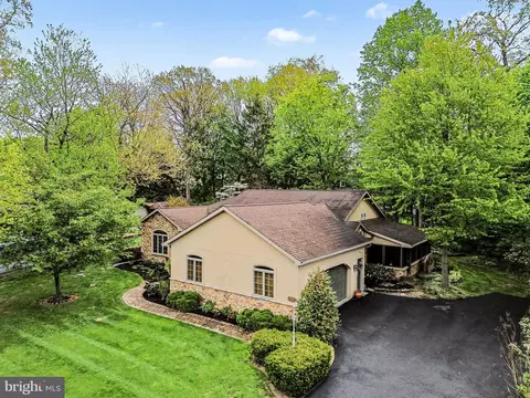 615 W 3rd Ave, Lititz, PA 17543