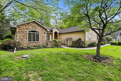 615 W 3rd Ave, Lititz, PA 17543