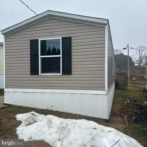 3 Pleasant Hill Ave, Akron, PA 17501