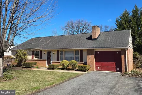 83 Highland Dr, Lancaster, PA 17602