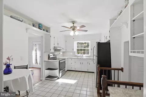 Kitchen - 325 Balmer Rd, Lititz, PA 17543 photo 1 of 2