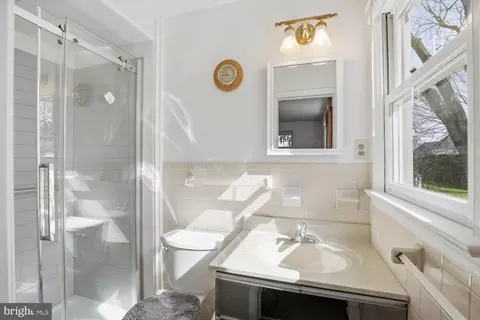 Bath - 325 Balmer Rd, Lititz, PA 17543 photo 2 of 2