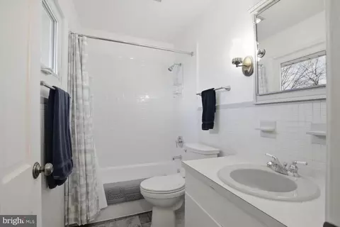 Bath - 325 Balmer Rd, Lititz, PA 17543 photo 1 of 2