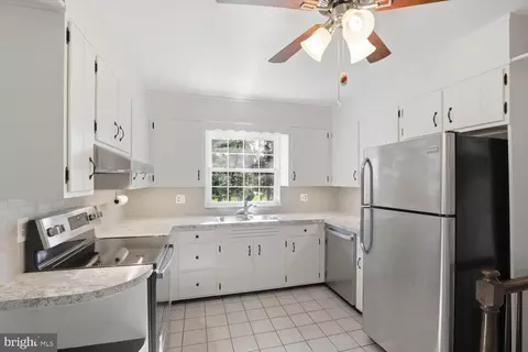 Kitchen - 325 Balmer Rd, Lititz, PA 17543 photo 2 of 2