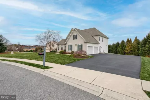 Exterior - 395 Ecker Dr, Lititz, PA 17543 photo 3 of 18