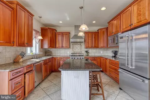 Kitchen - 395 Ecker Dr, Lititz, PA 17543 photo 3 of 5