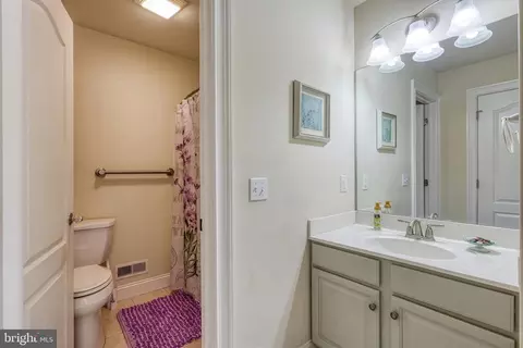 Bath - 395 Ecker Dr, Lititz, PA 17543 photo 5 of 7