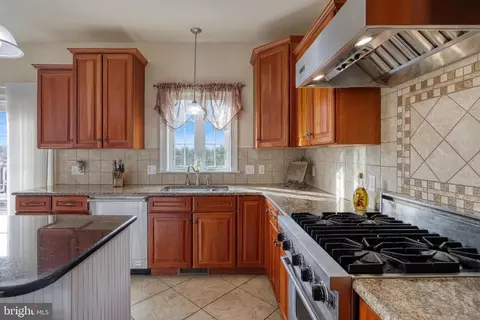 Kitchen - 395 Ecker Dr, Lititz, PA 17543 photo 4 of 5