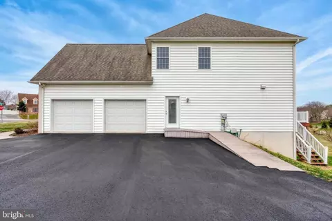 Exterior - 395 Ecker Dr, Lititz, PA 17543 photo 10 of 18