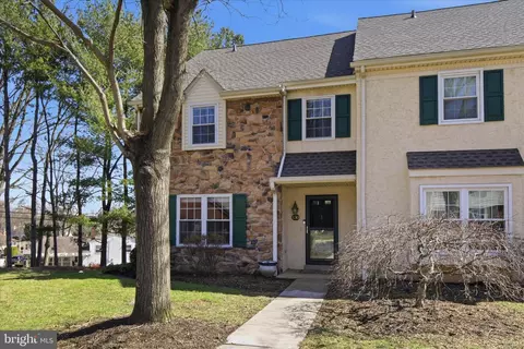 130 Oak Knoll Cir, Millersville, PA 17551