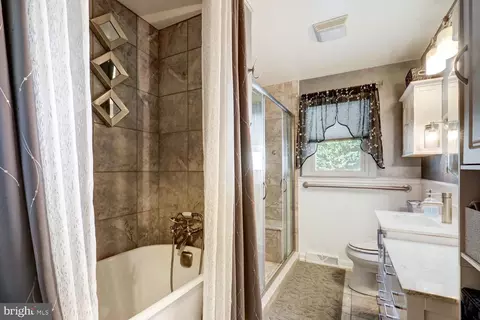 Bath - 912 Perry Rd, Lititz, PA 17543 photo 1 of 6