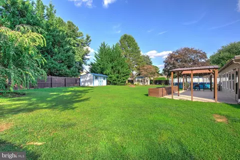 Exterior - 912 Perry Rd, Lititz, PA 17543 photo 6 of 9