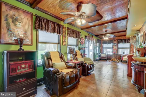 Entry Way - 912 Perry Rd, Lititz, PA 17543 photo 3 of 4