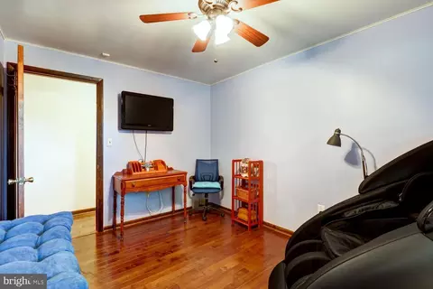 Bedroom - 912 Perry Rd, Lititz, PA 17543 photo 2 of 5