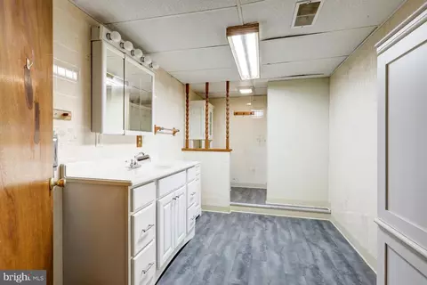 Bath - 912 Perry Rd, Lititz, PA 17543 photo 6 of 6