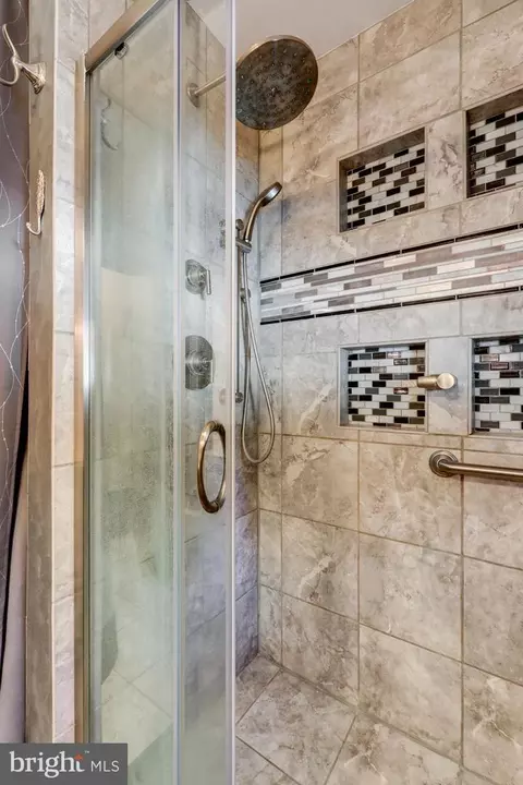 Bath - 912 Perry Rd, Lititz, PA 17543 photo 4 of 6