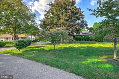 Exterior - 912 Perry Rd, Lititz, PA 17543 photo 4 of 9