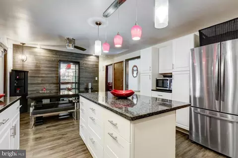 Kitchen - 912 Perry Rd, Lititz, PA 17543 photo 4 of 6