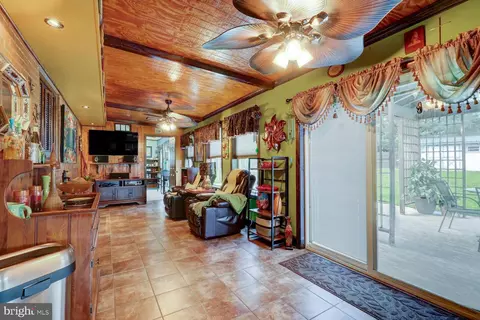 Entry Way - 912 Perry Rd, Lititz, PA 17543 photo 2 of 4