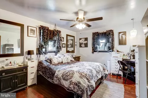 Bedroom - 912 Perry Rd, Lititz, PA 17543 photo 4 of 5