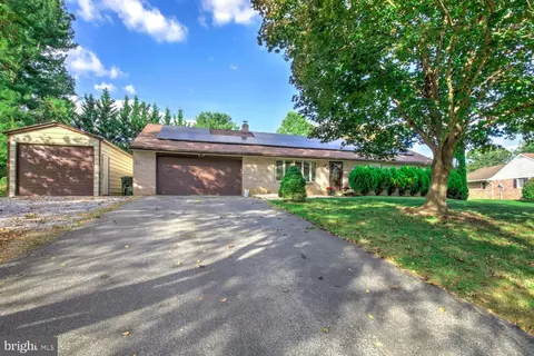 Exterior - 912 Perry Rd, Lititz, PA 17543 photo 5 of 9