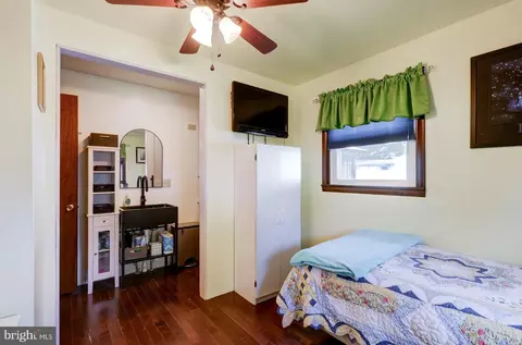 Bedroom - 912 Perry Rd, Lititz, PA 17543 photo 3 of 5