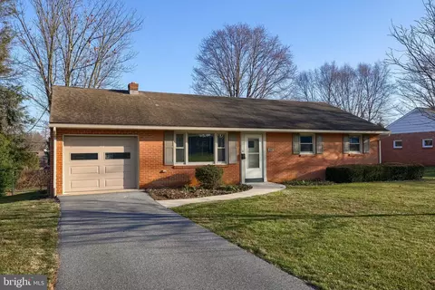 299 Rolling Ter, Leola, PA 17540