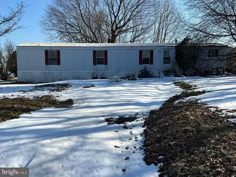 5740 Meadeville Rd, Gap, PA 17527