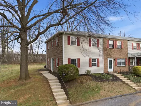 1332 Blue Jay Dr, Lancaster, PA 17601