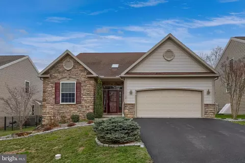 14 Chamberlain Ln, Millersville, PA 17551