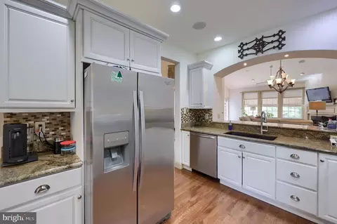Kitchen - 66 Farmview Ln, Lititz, PA 17543 photo 3 of 6