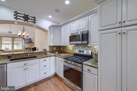 Kitchen - 66 Farmview Ln, Lititz, PA 17543 photo 2 of 6