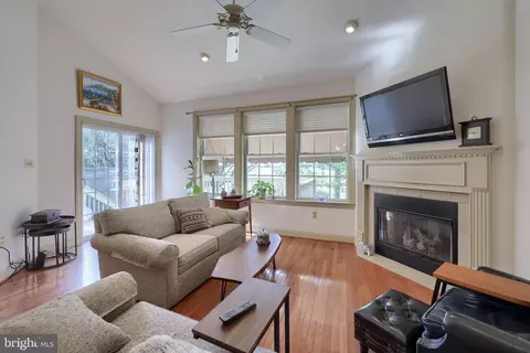 Living - 66 Farmview Ln, Lititz, PA 17543 photo 2 of 2