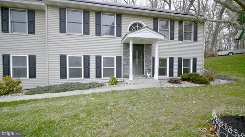 700 King Pen Rd, Kirkwood, PA 17536