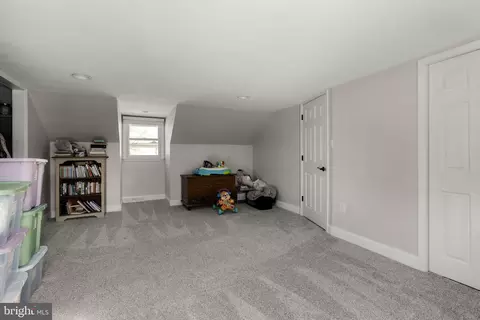 Bedroom - 646 W Brubaker Valley Rd, Lititz, PA 17543 photo 6 of 6