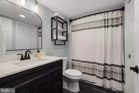 Bath - 646 W Brubaker Valley Rd, Lititz, PA 17543 photo 2 of 3