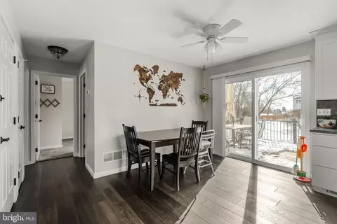 Entry Way - 646 W Brubaker Valley Rd, Lititz, PA 17543 photo 2 of 4