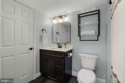Bath - 646 W Brubaker Valley Rd, Lititz, PA 17543 photo 3 of 3