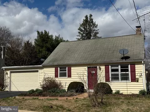 86 Village Dr, Mountville, PA 17554