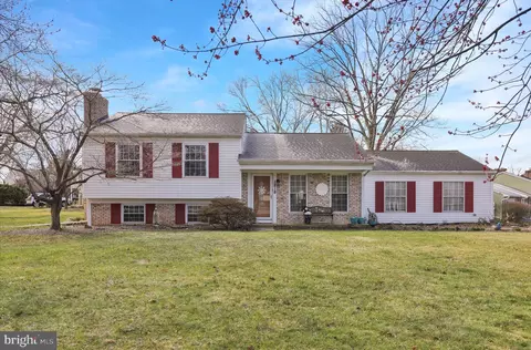 1818 Sturbridge Dr, Lancaster, PA 17601