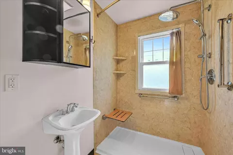 Bath - 211 Noble St, Lititz, PA 17543 photo 1 of 1