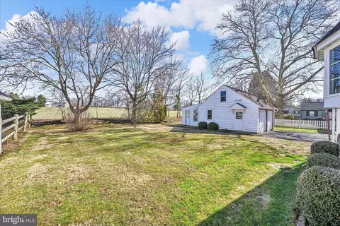 Exterior - 211 Noble St, Lititz, PA 17543 photo 2 of 7