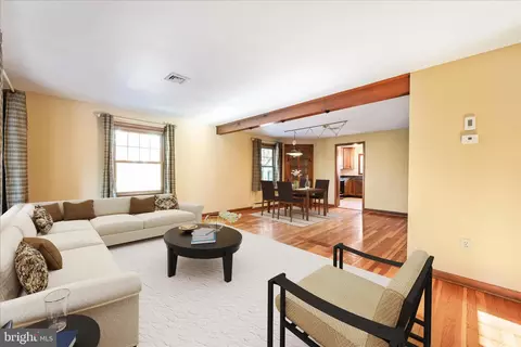 Living - 211 Noble St, Lititz, PA 17543 photo 2 of 2