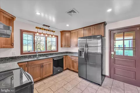 Kitchen - 211 Noble St, Lititz, PA 17543 photo 3 of 3